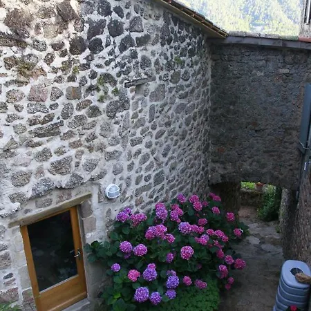 Le Nid Des Combes